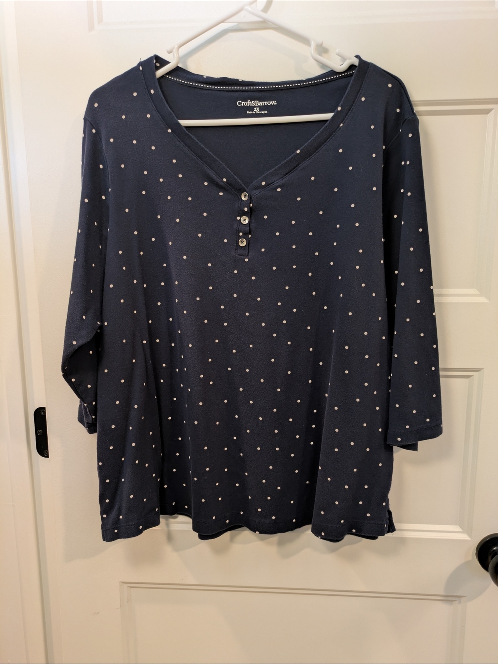 🔴 3/$15 Croft & Barrow Navy Polka Dot Henley Top